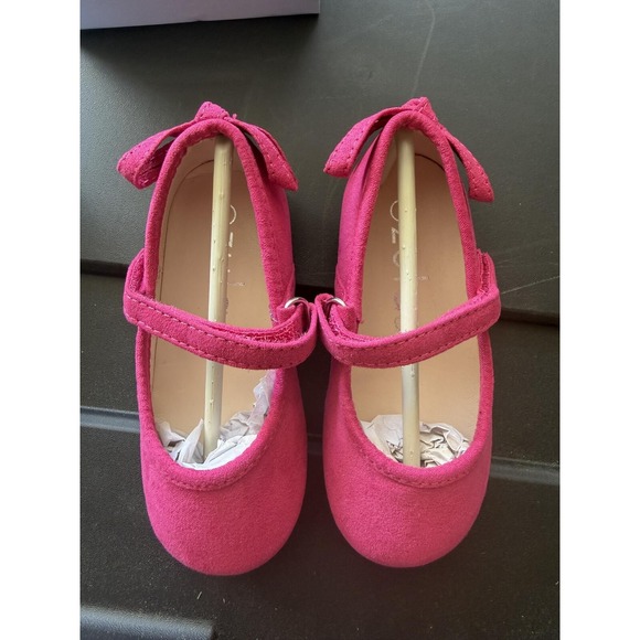 Other - Girls Fuchsia Mary Jane Flats Size 5 with Bow Strap